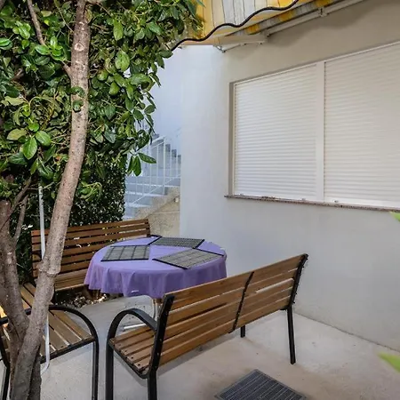 Indigo Apartment *