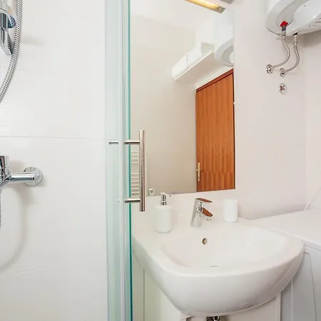 Indigo Apartment *