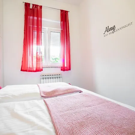Indigo Apartment *